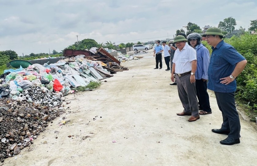 Đoàn kiểm tra của Sở Tài nguyên và Môi trường Hải Dương và Sở Khoa học và Công nghệ Hải Dương trong buổi kiểm tra, đánh giá thực tế công tác thu gom rác thải trên địa bàn tỉnh.