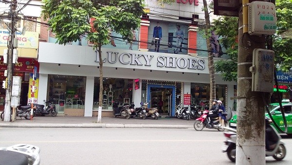 Cửa hàng giày Lucky bị phát hiện bán hàng nhái hàng giả công khai