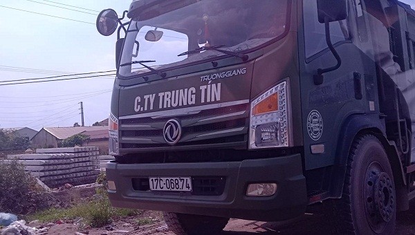 Xe của công ty Trung Tín