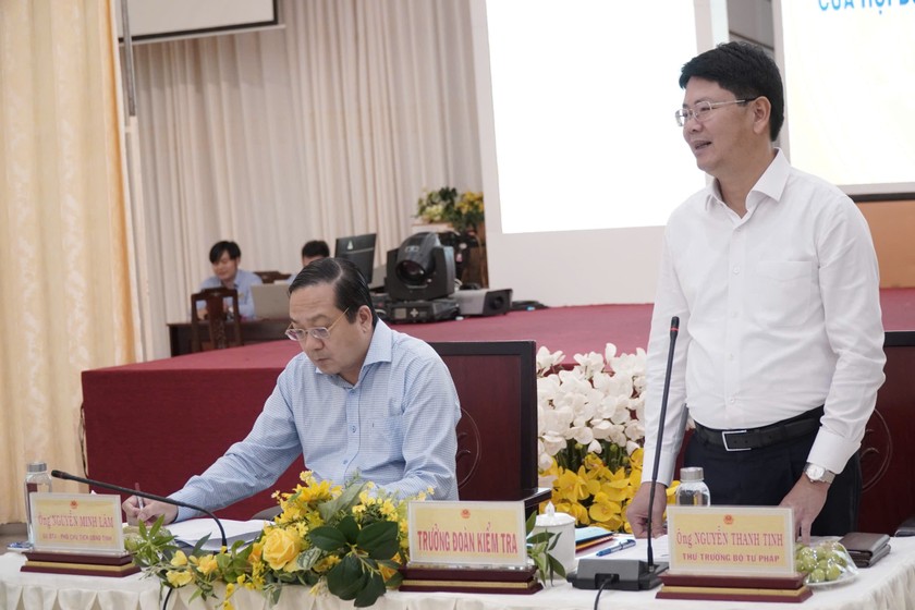 Thứ trưởng Nguyễn Thanh Tịnh đánh giá cao nỗ lực của Hội đồng tuyên truyền GDPBPL tỉnh Long An. Ảnh: Anh Như