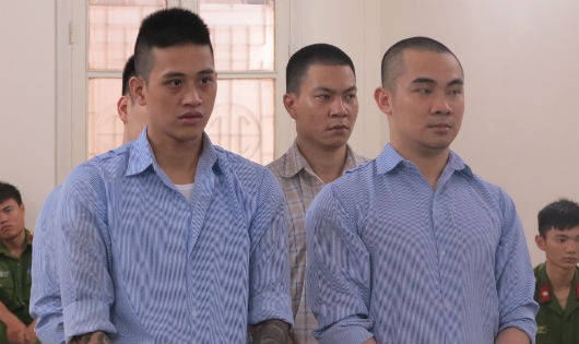 Các bị cáo trước vành móng ngựa