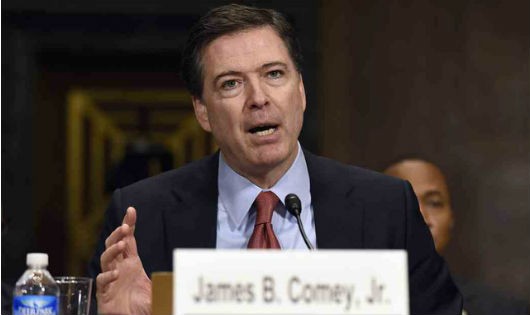 Cựu Giám đốc FBI James Comey (Ảnh: Reuters)