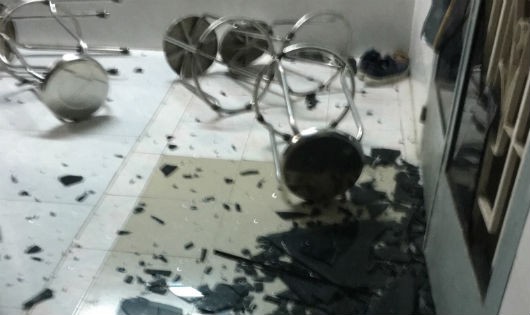 Đồ đạc, cửa kính bị đập phá trong đêm 3/1/2018
