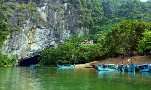 Đường vào tham quan động Phong Nha