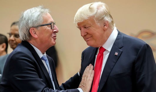 Ông Juncker trong một cuộc nói chuyện với ông Trump.