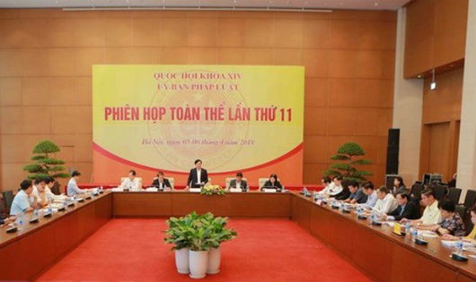 Quang cảnh phiên họp