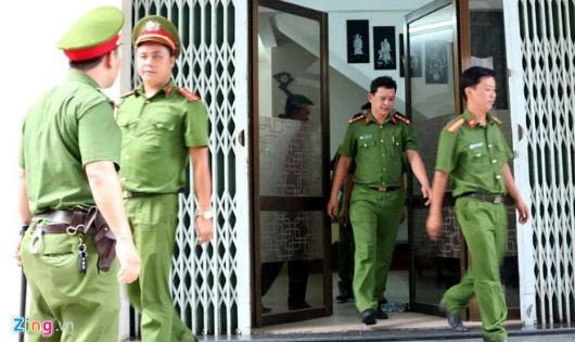 Cảnh sát khám xét nơi ở của Nguyễn Công Lang (cựu Giám đốc Công ty quản lý nhà Đà Nẵng)