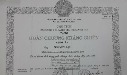 Bản sao Huân chương Kháng chiến hạng Ba được cấp cho ông Dậu