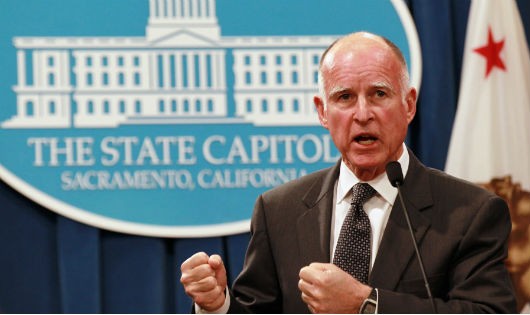 Thống đốc bang California Jerry Brown