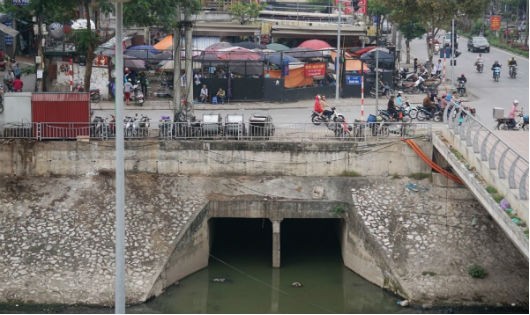 Thủ tướng yêu cầu xử lý dứt điểm vi phạm cho thuê đất mương thoát nước tại Hà Nội. (Ảnh minh họa)