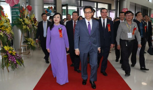 Phó Thủ tướng Vũ Đức Đam và Bộ trưởng Y tế Nguyễn Thị Kim Tiến đến dự Lễ khánh thành BV Bạch Mai, Việt Đức tại Hà Nam
