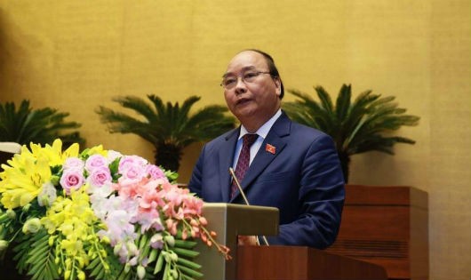 Thủ tướng Nguyễn Xuân Phúc trình bày báo cáo trước Quốc hội.