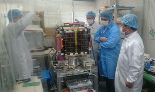 Vệ tinh Micro - Dragon lưu tại phòng sạch chờ phóng ở Nhật Bản