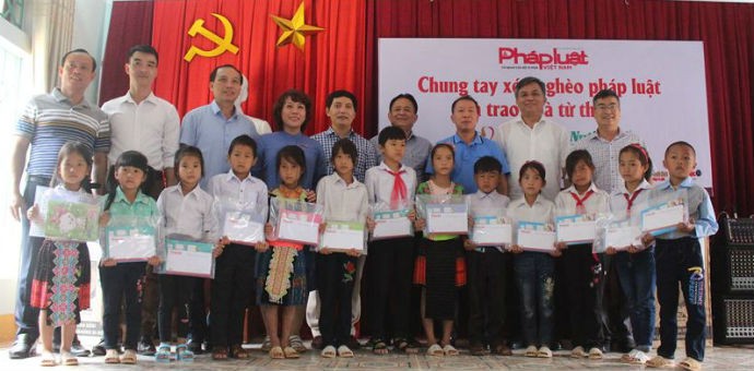 Đoàn công tác báo PLVN thực hiện chương trình "Chung tay xóa nghèo pháp luật khu vực biên giới, biển đảo" tại Điện Biên