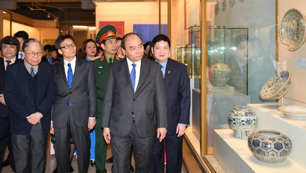 Thủ tướng tham quan Bảo tàng Lịch sử Việt Nam