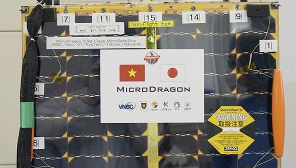 Vệ tinh MicroDragon trước khi phóng