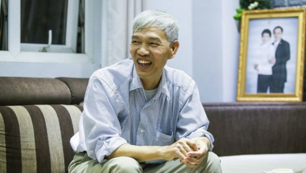 Ông Nguyễn Ích Tấn vui vẻ khi nói về quãng thời gian khó khăn khi chiến đấu với căn bệnh K