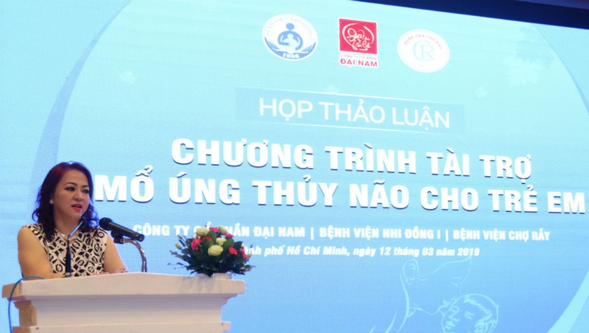 CEO Nguyễn Phương Hằng - Chủ tịch quỹ từ thiện Hằng Hữu phát biểu tại hội thảo