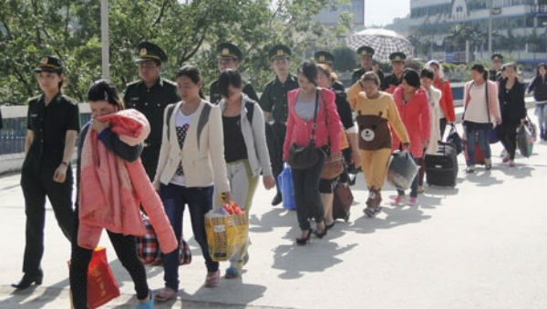 Bộ đội Biên phòng tỉnh Lào Cai phối hợp với Biên phòng Trung Quốc giải cứu các cô gái bị buôn bán