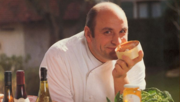 Bernard Loiseau, một đầu bếp có tiếng trong làng ẩm thực Pháp, tự sát vào năm 2003, nhiều người tin rằng ông quá lo sợ đánh mất ngôi sao thứ ba trong sự nghiệp của mình.