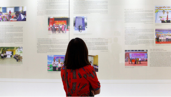 Cuộc triển lãm “Những tấm gương bình dị mà cao quý” lần thứ 7 vừa khai mạc tại Bảo tàng Hồ Chí Minh ngày 15/5)