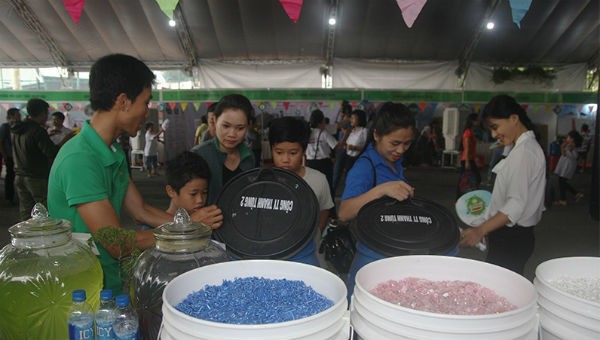 Gian trưng bày tái chế chất thải của doanh nghiệp tại Ngày hội.