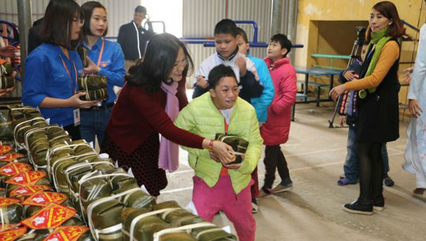 Hà Nội chăm lo Tết cho gia đình chính sách, đối tượng có hoàn cảnh khó khăn dịp Tết 2019. (Ảnh minh họa).