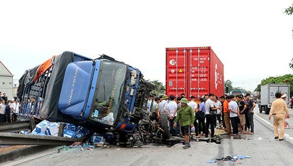 Vụ tai nạn nghiêm trọng trên quốc lộ 5, đoạn qua huyện Kim Thành, Hải Dương sáng 23/7