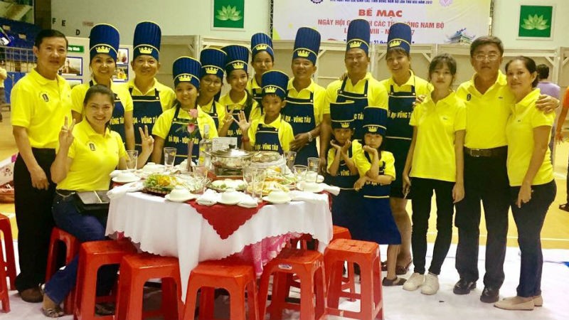 Các gia đình của Bà Rịa - Vũng Tàu tham gia cuộc thi nấu ăn tại Ngày hội gia đình các tỉnh Đông Nam bộ năm 2017.