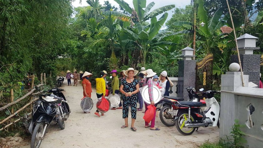  Nhiều người dân cho rằng Toàn Cầu bán hàng giá cao, rởm nên muốn được trả hàng, đòi lại tiền.