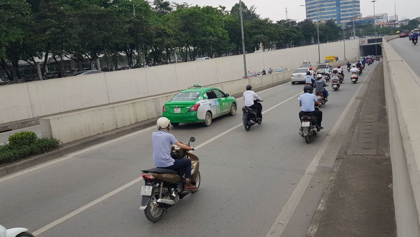 Mỗi khi đi qua hầm chui Kim Liên người tham gia giao thông luôn cảm thấy bất an.