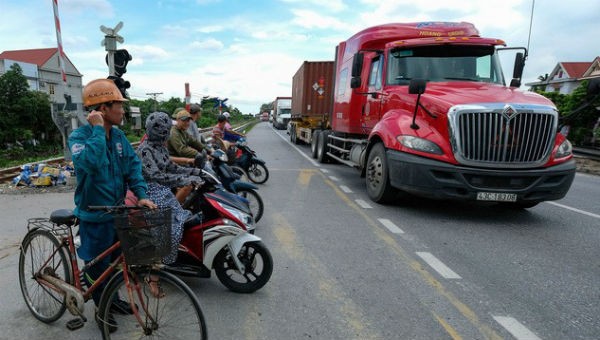 Các lối mở trên tuyến đường quốc lộ 5 khiến lái xe chịu nhiều áp lực khi lưu thông qua đây.