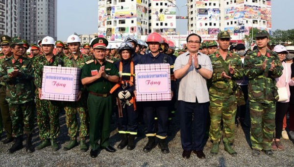 Bí thư Thành ủy Hoàng Trung Hải động viên các lực lượng tham gia diễn tập