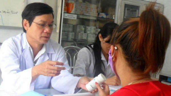 Tư vấn sử dụng thuốc cho người nhiễm HIV