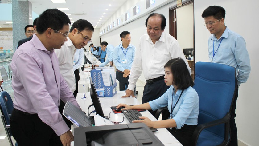 Bộ trưởng, Chủ nhiệm Văn phòng Chính phủ Mai Tiến Dũng thăm Trung tâm Phục vụ Hành chính công tỉnh Quảng Ninh.