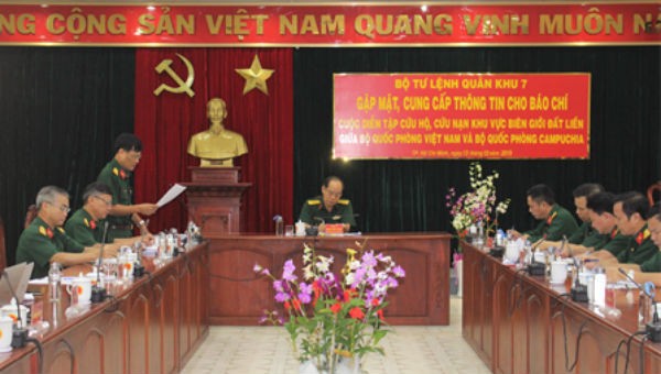 Quang cảnh buổi cung cấp thông tin cho báo chí