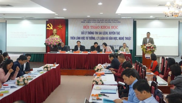 Các đại biểu tham dự hội thảo.