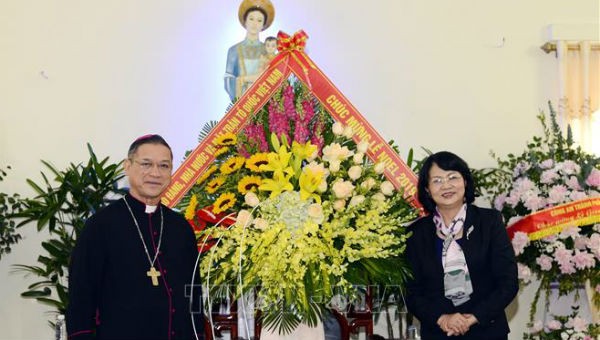 Phó Chủ tịch nước Đặng Thị Ngọc Thịnh và Giám mục Giáo phận Bùi Chu Vũ Đình Hiệu