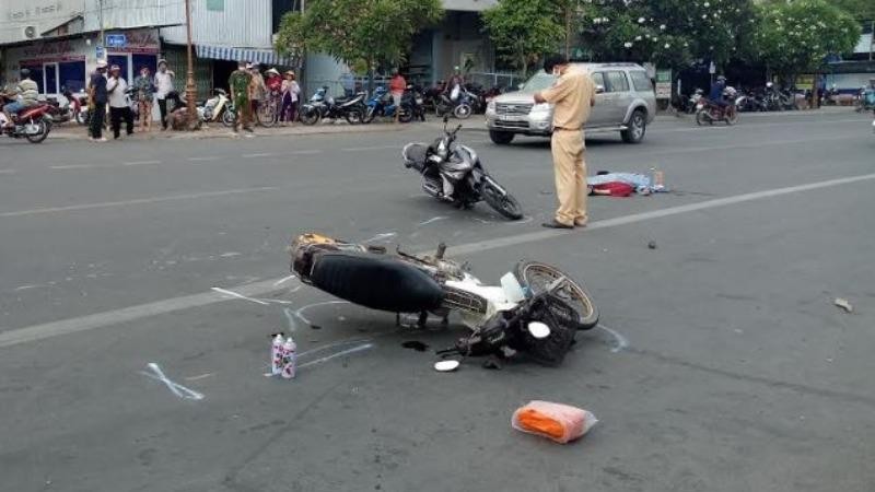 Hiện trường vụ hai vợ chồng đi thăm con gặp tai nạn.