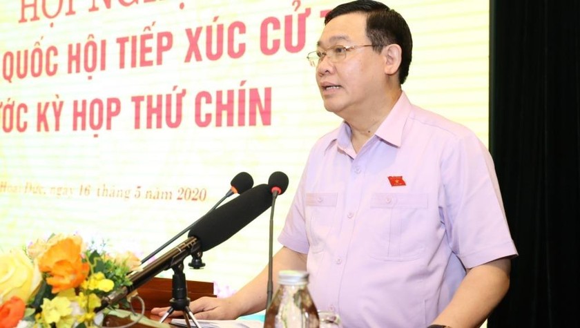 Bí thư Thành ủy Hà Nội Vương Đình Huệ phát biểu tại buổi tiếp xúc cử tri huyện Hoài Đức. Ảnh: Văn Điệp/TTXVN.