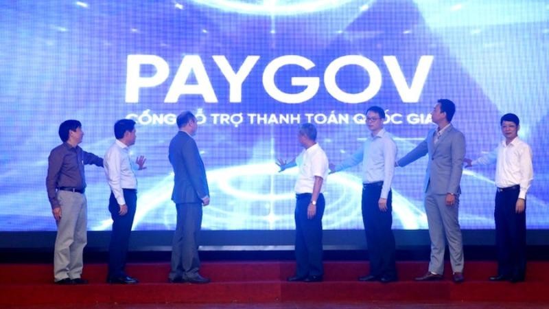 Các đại biểu bấm nút ra mắt PayGov.
