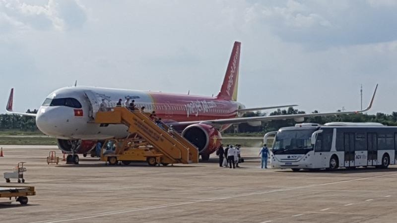 Một chuyến bay đưa người Việt về nước tại Sân bay Cần Thơ. Ảnh Người lao động.