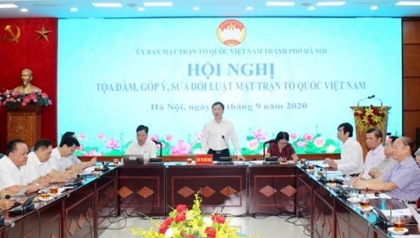 Phó Chủ tịch Ủy ban MTTQ Việt Nam thành phố Hà Nội Đàm Văn Huân chủ trì hội nghị.