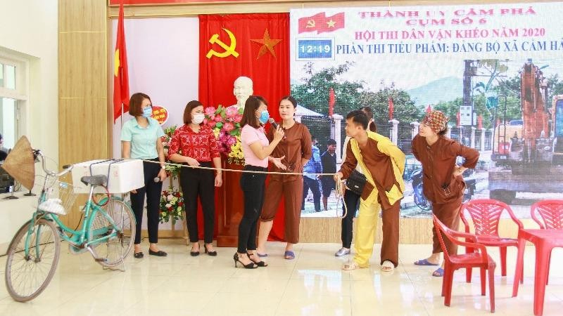 Tiểu phẩm hòa giải mâu thuẫn ở khu dân cư của đội xã Cẩm Hải (TP Cẩm Phả, Quảng Ninh) tham dự Hội thi Dân vận khéo năm 2020.