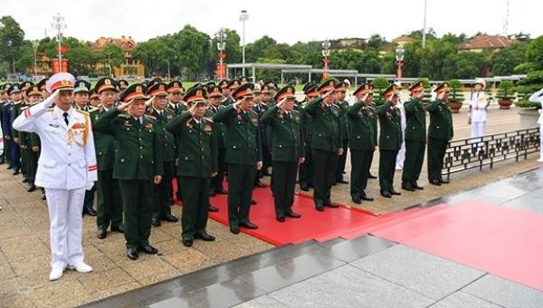 Đoàn đại biểu Đại hội Đảng bộ Quân đội lần thứ XI, nhiệm kỳ 2020-2025 viếng Lăng Chủ tịch Hồ Chí Minh.