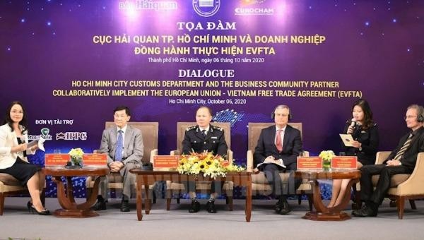 Các đại biểu trao đổi về cơ hội, cải thiện chính sách cho DN tiếp cận tốt nhất với EVFTA.