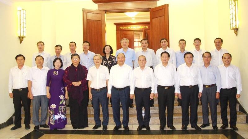 Thủ tướng Nguyễn Xuân Phúc cùng các đại biểu dự buổi làm việc của Bộ Chính trị với Ban Thường vụ Tỉnh ủy Thừa Thiên - Huế.
