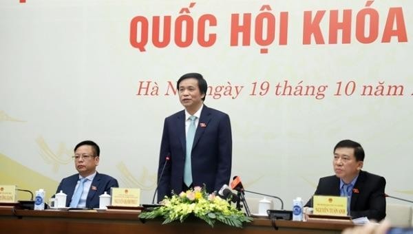 Tổng Thư ký Quốc hội Nguyễn Hạnh Phúc chủ trì buổi họp báo về dự kiến chương trình kỳ họp 10, Quốc hội khoá XIV.
