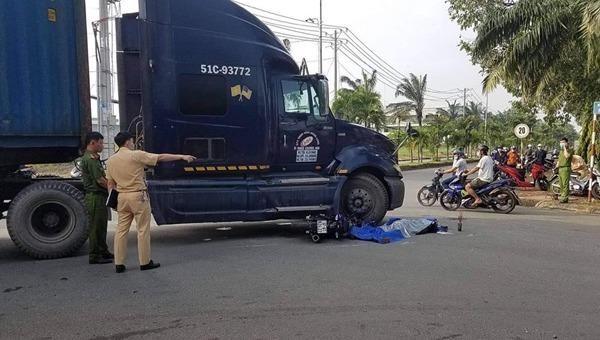 Tin giao thông đến sáng 12/12: TP HCM liên tiếp tai nạn xe container- xe đầu kéo, 2 người tử vong