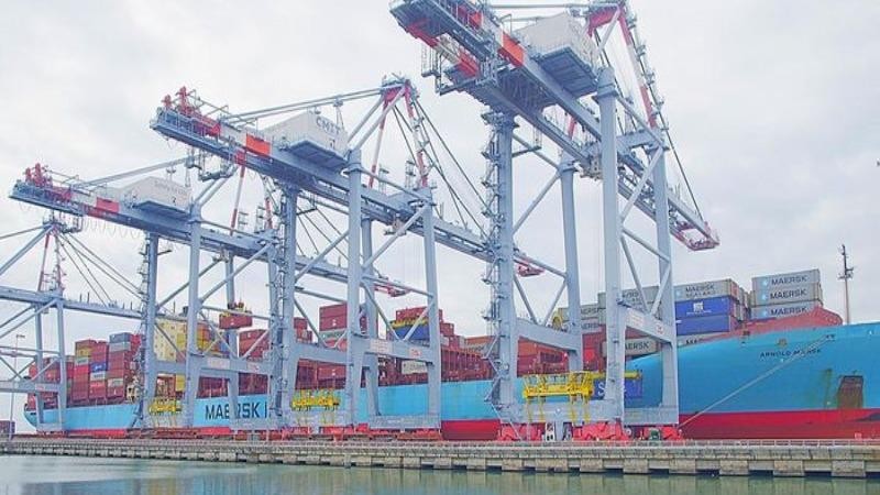 Tàu ARNOLD MAERSK cập cảng Cái Mép ngày đầu năm 2021.